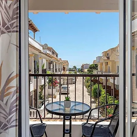 Отель Dora Pool By Konnect,150m From The Агиос-Георгиос