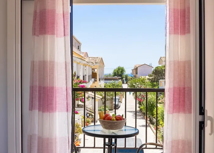 Dora Pool By Konnect,150m From The 2*